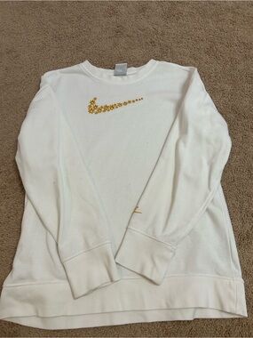 Girls Embroidered Nike sweatshirt